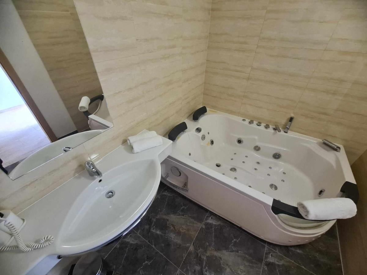 بيهاتش Hotel Lohovo المظهر الخارجي الصورة